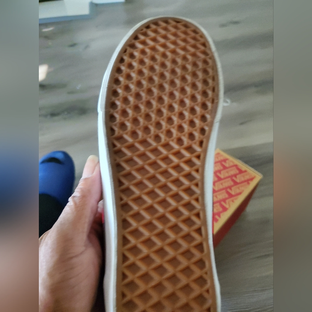 Vans - Picture 4 of 5